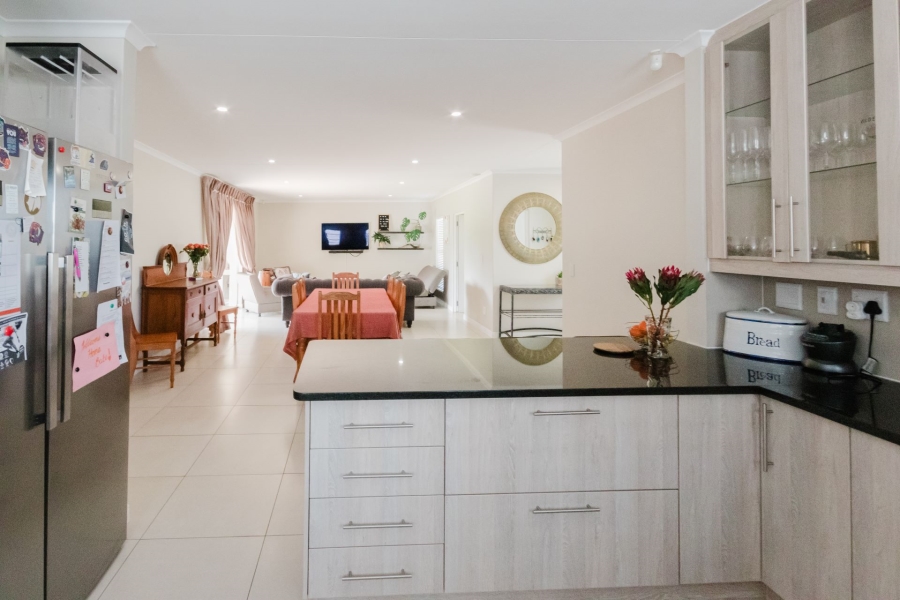 4 Bedroom Property for Sale in Sunningdale Western Cape